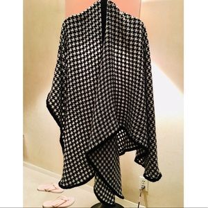 LANE BRYANT Hounds Tooth Poncho